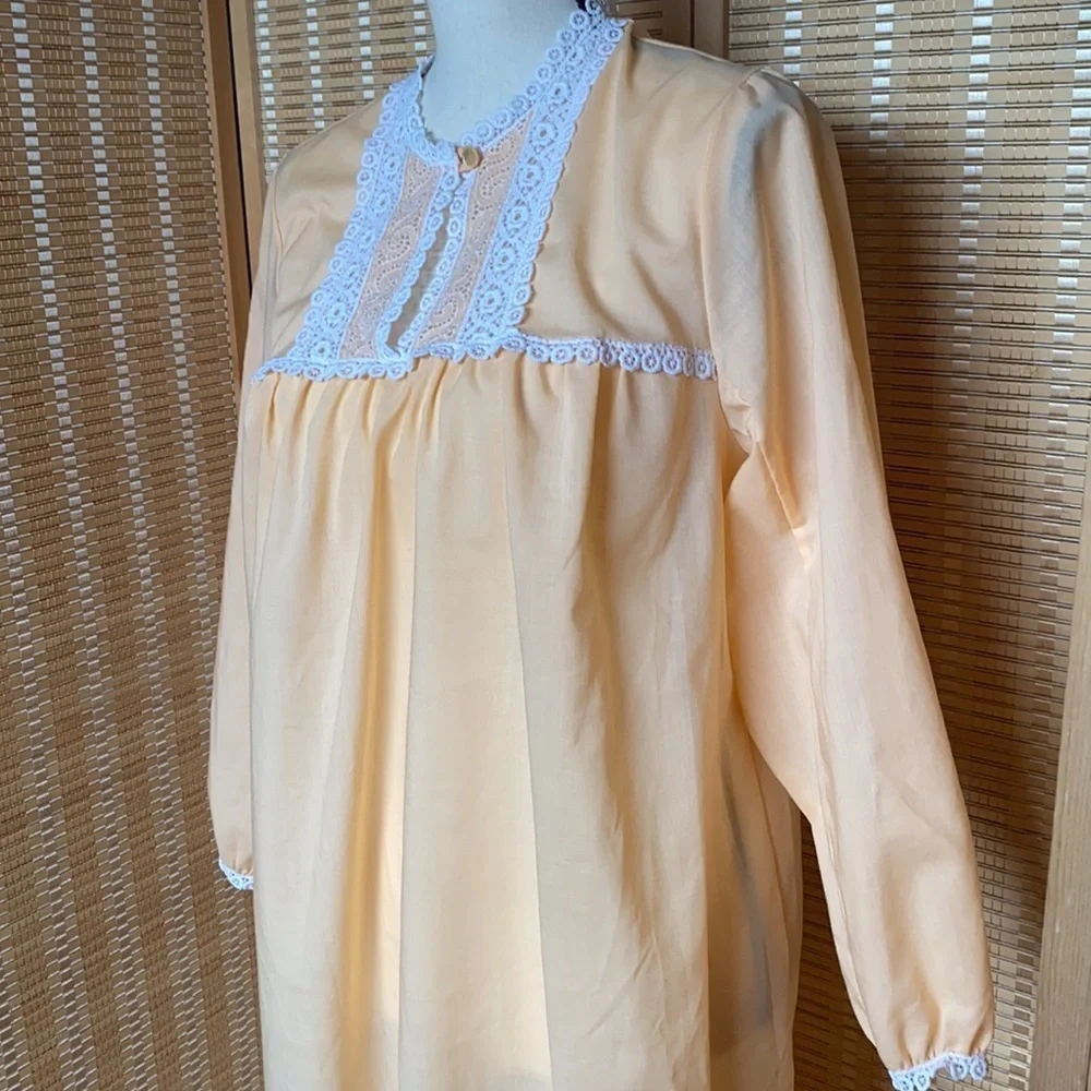 Vintage 1980s cotton blend nightgown women with‎ mother pearl button medium - Picture 4 of 9